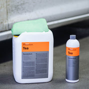 Koch Chemie Teerwasche A | Special Tar & Bitumen Remover 10L bottle and 1L bottle side by side in front of dirty car.